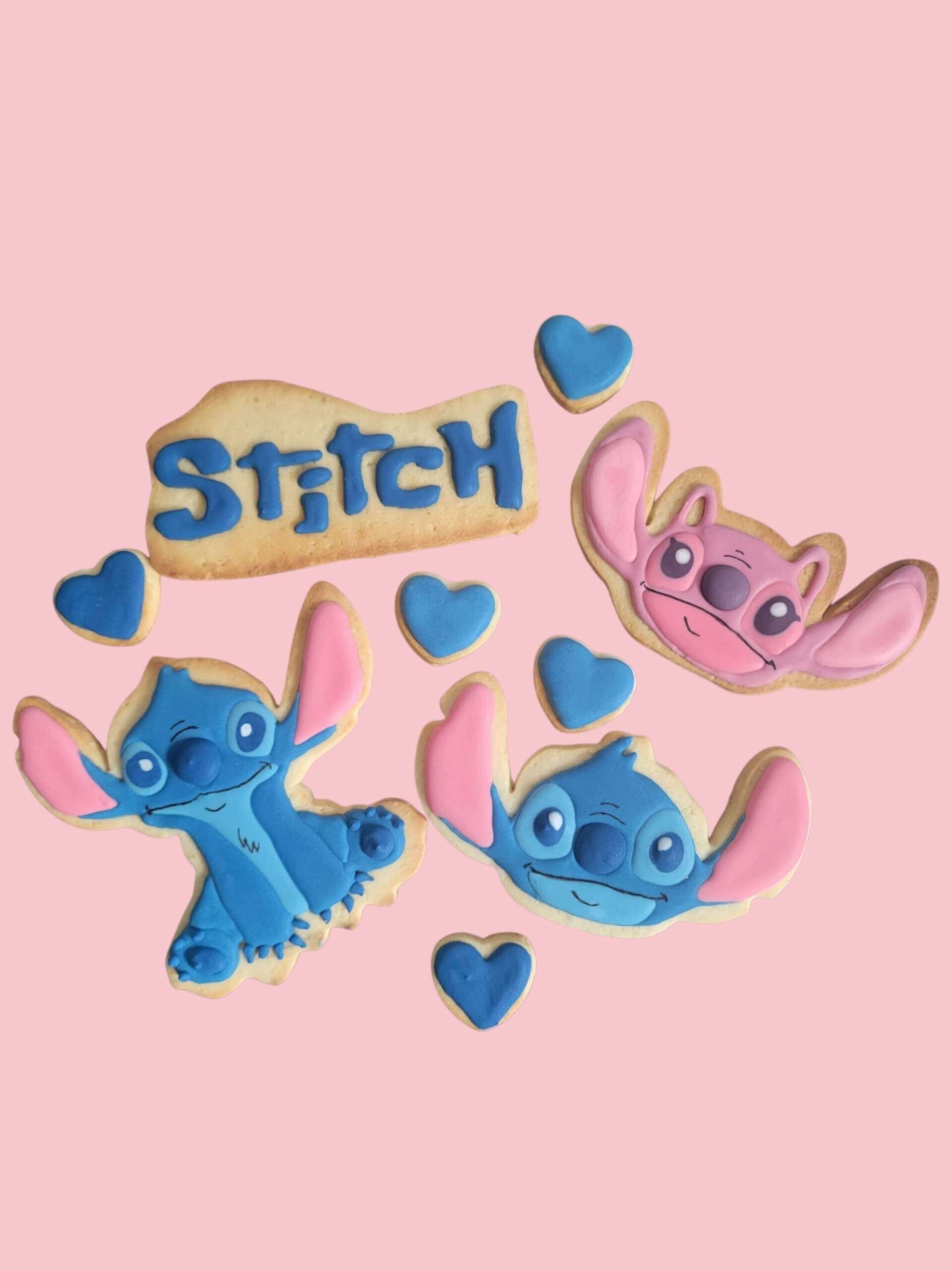Set de biscuits décorés au glaçage sur le thème de Stitch