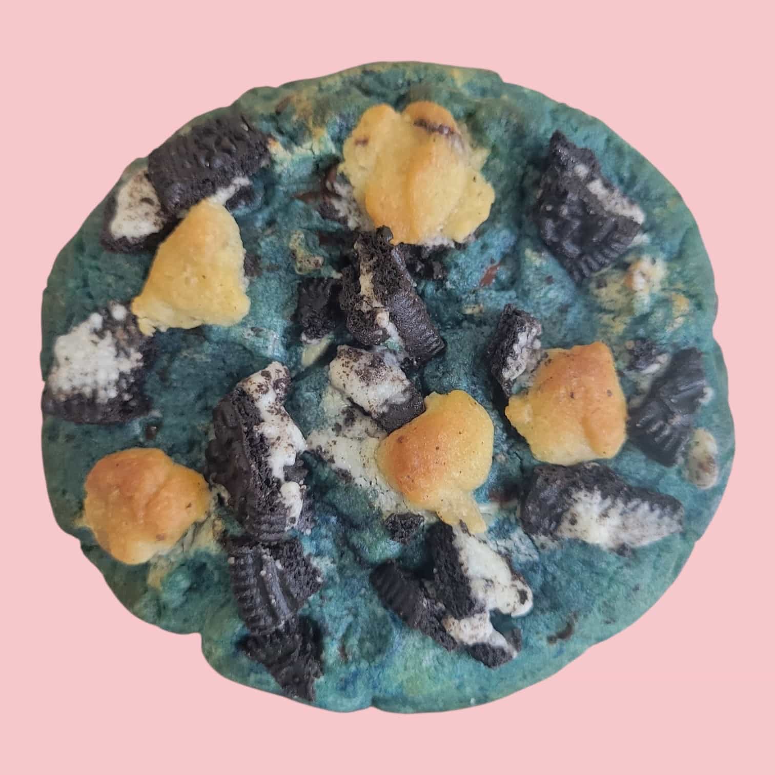 cookies monster bleu fourré à la pâte d'oréo