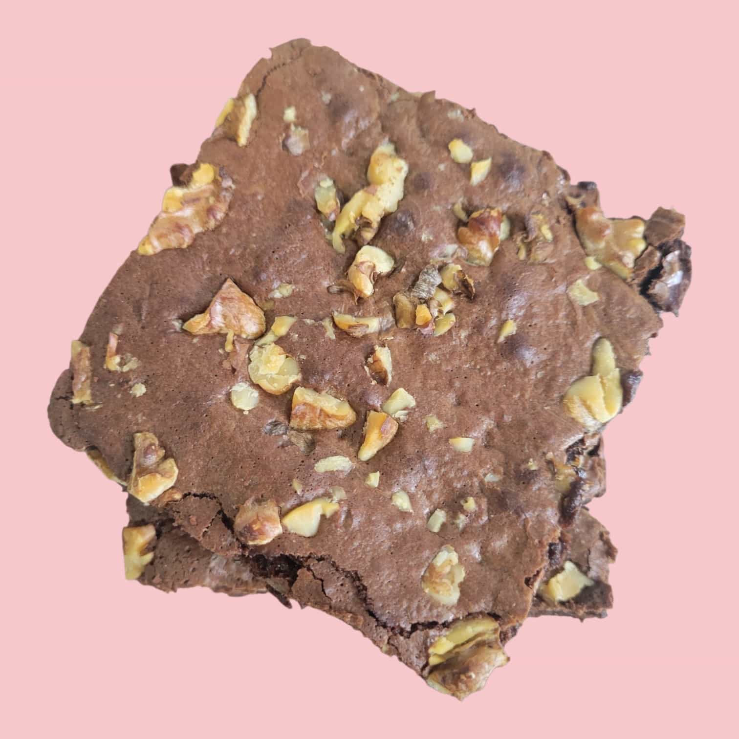 Part de brownie aux noix carré